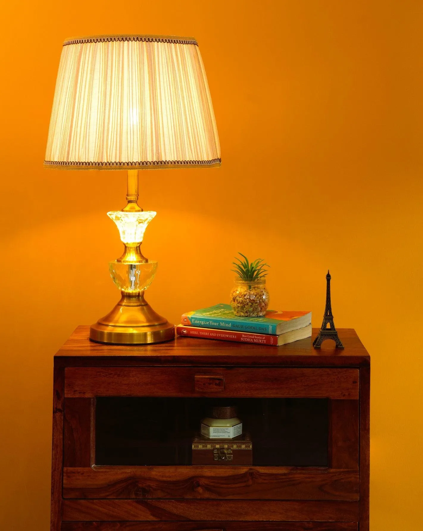 Golden Elegance Vase Shaped Table Lamp – Modern Classic Design